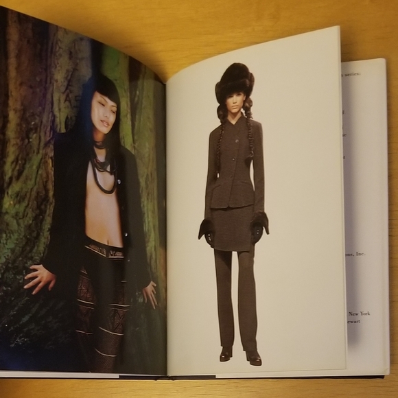 Assouline –  Kenzo Universe of Fashion  (1999) - Picture 12 of 14